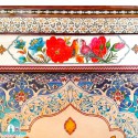 ساعت دیواری چوبی خاتم کاری طرح نقاشی گل و مرغ اندازه 60×50 سانتیمتر ساعت دیواری خاتم کاری